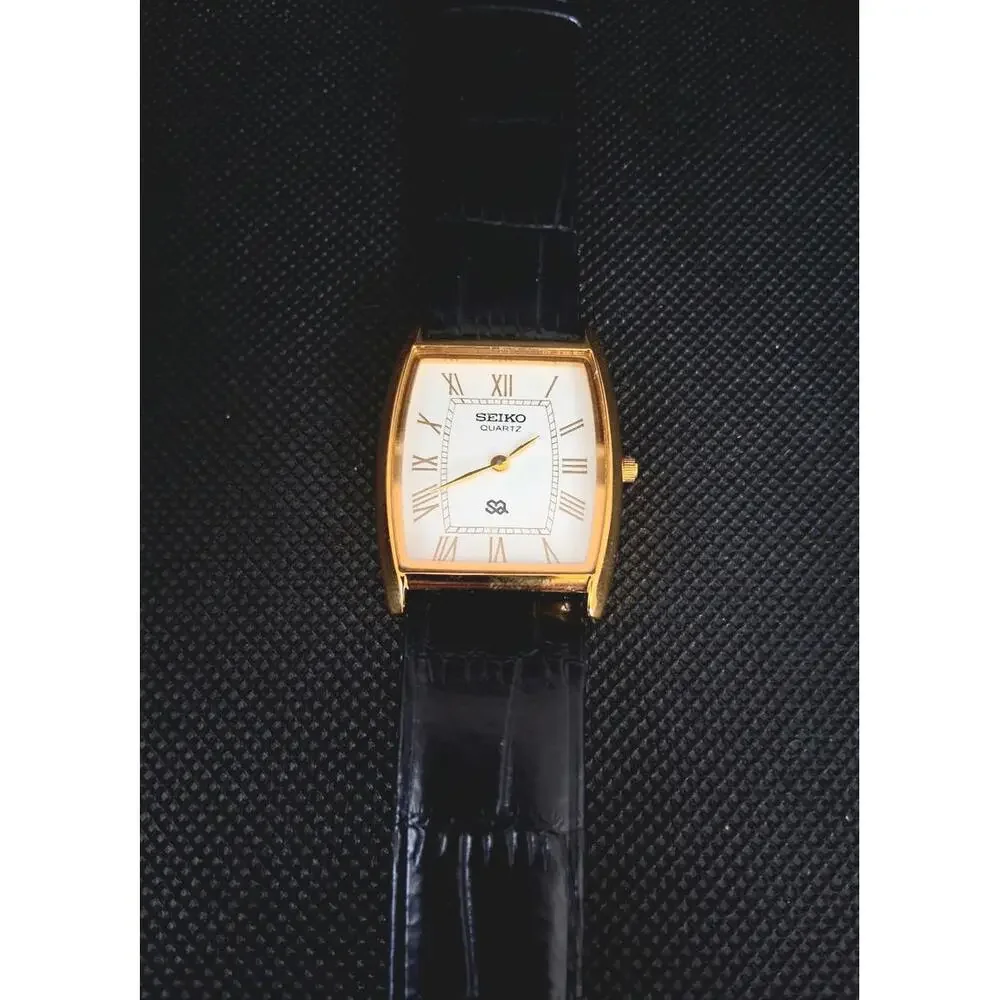 Men's Vintage Seiko Barrel/Tonneau Leather Tank RARE